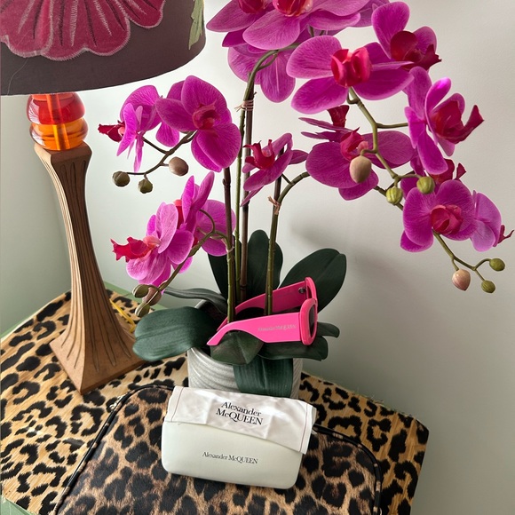 ALEXANDER MCQUEEN (NEW) Authentic Luxury Sunglasses - Picture 6 of 7